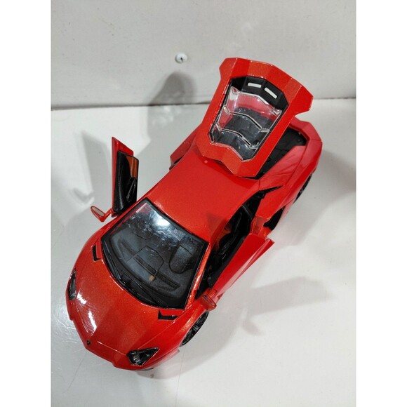 Maisto Die Cast 1/24 Scale Lamborghini Aventador LP700-4 Supercar - Picture 6 of 12